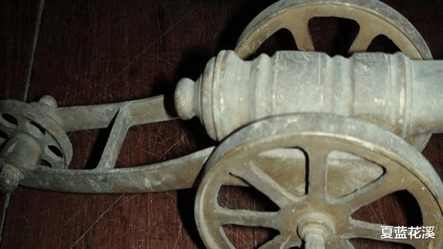 [机枪]这个人发明了一件新式武器，如果当时献给国家，中国必成世界第一