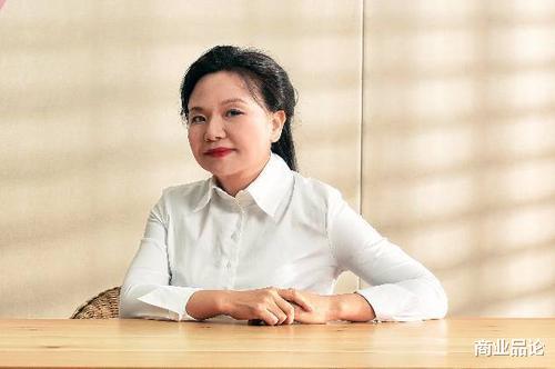 美国@中国女富豪美国捐款96亿，在国外媒体上炸开锅，国内却负债200亿