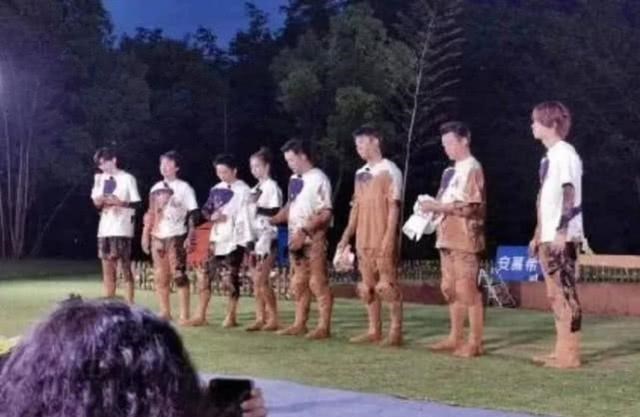 「奔跑吧兄弟」奔跑吧：再现泥潭大战，被全网吐槽：太干净，找到收视率不好原因