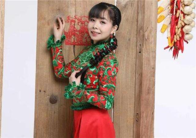 王二妮|国家一级演员王二妮：婚后放弃名利回农村，如今放牛种田成日常