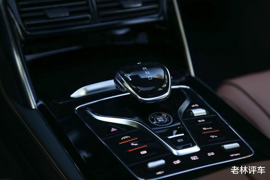 比亚迪|国产品牌的骄傲！4.3秒破百，油耗1.5L，双层隔音，狂甩21万辆