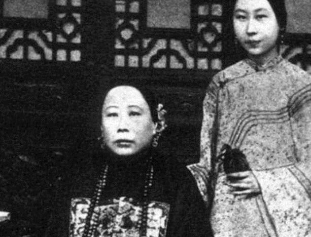 #女孩#哥哥太穷妹妹太丑，两人直接结婚，生下一子天下闻名