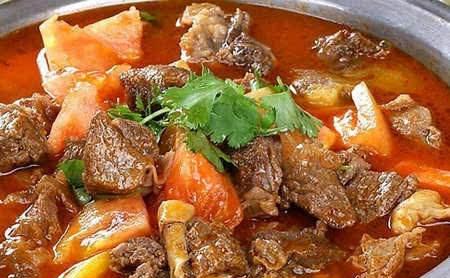 「卤牛肉」炖煮牛肉，记住别放这两样“禁忌”调味料，否则牛肉又腥又柴！