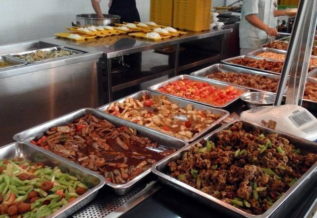 ▲学校强制学生充饭卡,余额每月清零,老师:我也左右为难