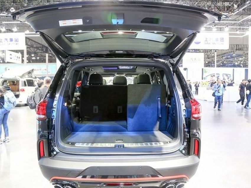 SUV：买不起霸道选它！重2吨车宽1米9，起步2.0T，17万开出60万面子