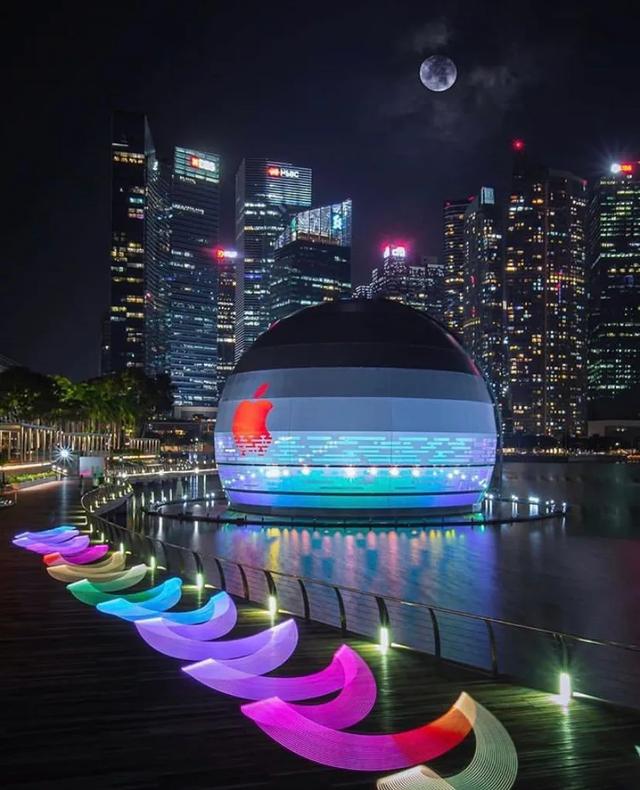 |全世界第一家漂浮在水面上的Apple Store