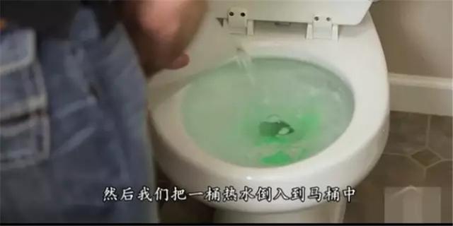 『』马桶堵了,用保鲜膜就搞定?手把手详细教程来啦
