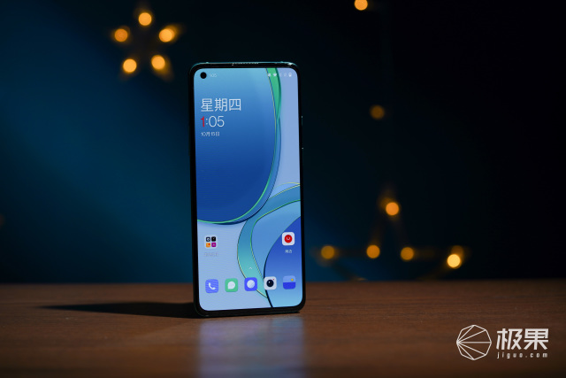 一加科技|一加8T动手玩：3399起，直屏旗舰值不值？