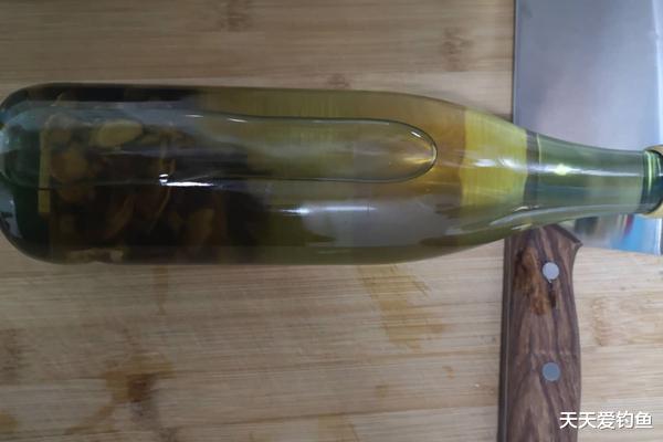 |秋季野钓饵料为先，用三香饵料秘方，渔获飙升几倍，钓一次爽一次