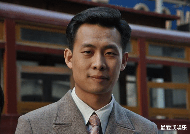 [影帝]他跑龙套10年被女友抛弃，今娶大6岁央视名嘴，40岁终成影帝