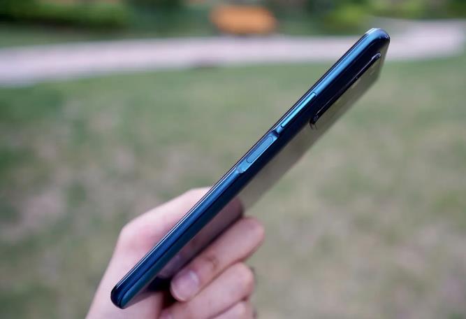 5g手机■华为迎来开门红，8分钟卖出10万台，掀起5G手机价格风暴