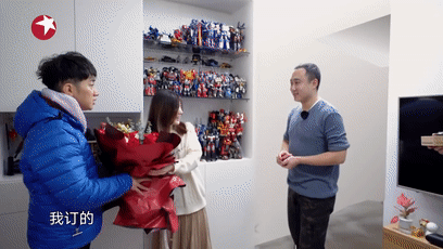 「贾乃亮」求婚现场，贾乃亮哭成泪人：“我依然相信爱情”