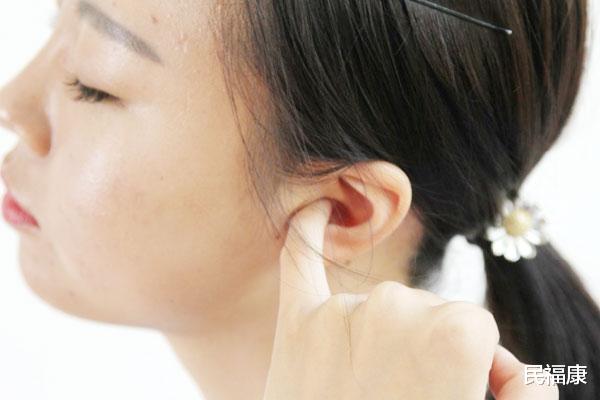 「」耳朵经常发痒，但掏不出东西？别再掏了，或是身体警示信号