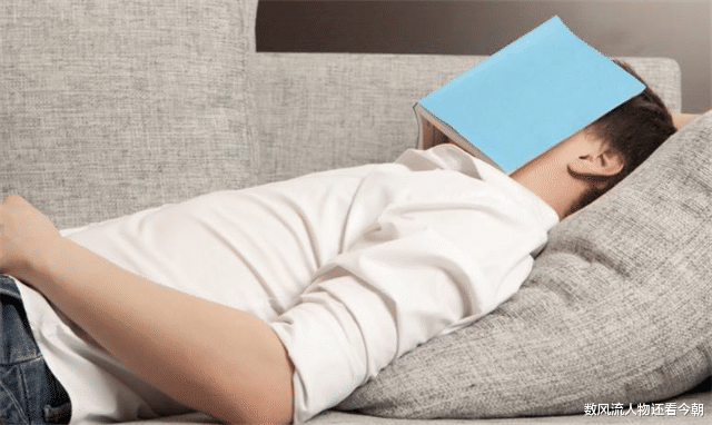 科学家@睡觉时突然抽搐一下，是大脑在检测我们是否死亡？科学家这样解释