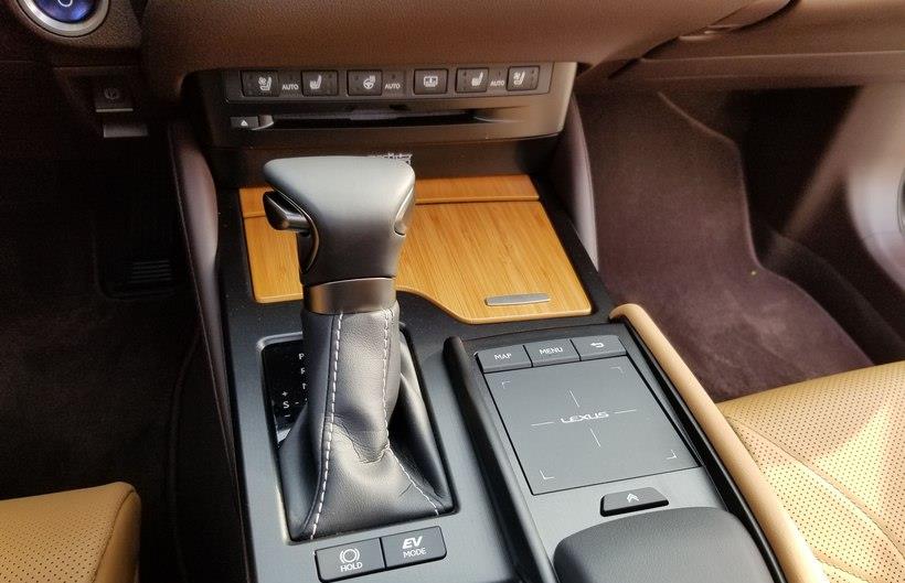 「宝马3系」开了宝马3系,33万又换了雷克萨斯ES,车主:都开过才知道谁好