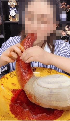 周冲的影像声色|21秒狂赚10万，胖到280斤后暴毙身亡：吃播们，求你们别再作了！