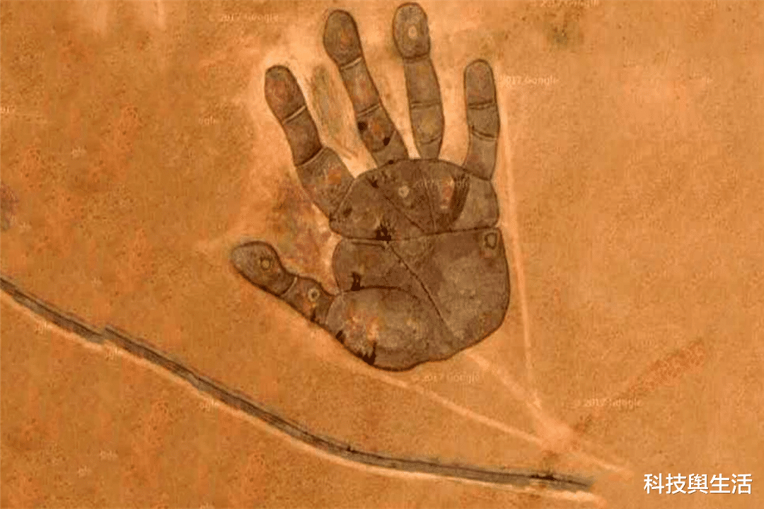 外星人|“如来神掌”现世?内蒙古沙漠出现不明手掌,并非人类所为!