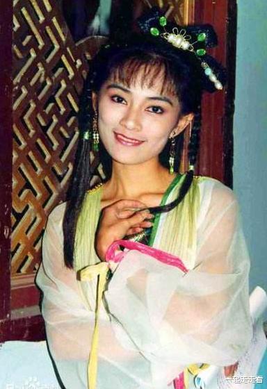 同为白娘子"准儿媳",她美貌被剧掩盖已匿迹,而她61岁却复出还债