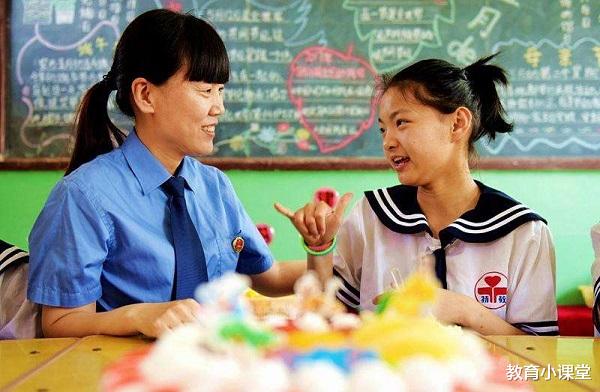 []大学偏“冷门”的4个专业，报考人数少，市场需求大，月薪1万打底