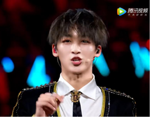 演唱会|R1SE巡回演唱会,何洛洛Badguy引粉丝尖叫,演唱会变身蹦迪现场