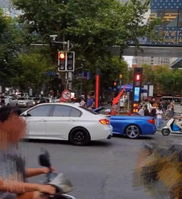 张丰毅|64岁张丰毅开500万超跑出街?带娇妻与宠物兜风,网友:人不如狗