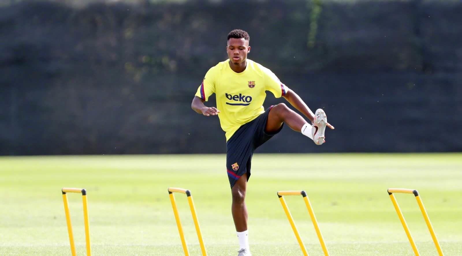 科曼|梅西缺席科曼首堂训练课：想要的一个没来 不想要的都来了