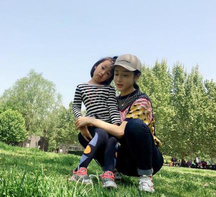曾毅▲《仙剑》里两位圣姑，一个曾和舒淇齐名，一个嫁给李连杰“儿子”