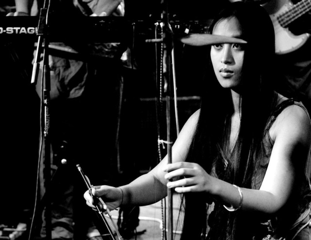 佤族美女歌手阿妹因病去世，年僅32歲，曾是楊麗萍團隊領舞-圖2
