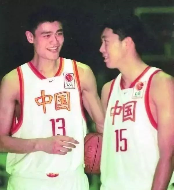 袁泉|2000 年的朴树: “袁泉，你歧视艾滋病吗？”