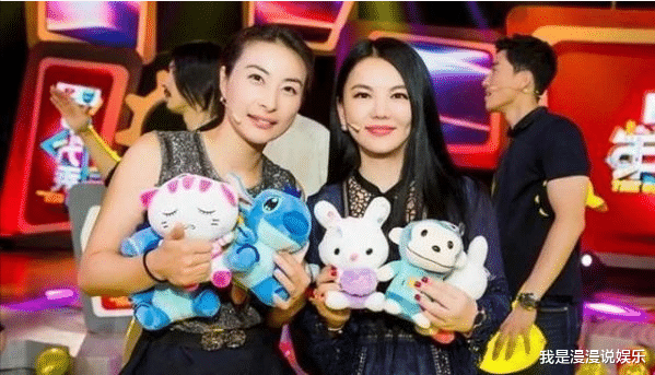 李湘|郭晶晶李湘同台，李湘一身高定郭晶晶简单搭配，谁是豪门一目了然