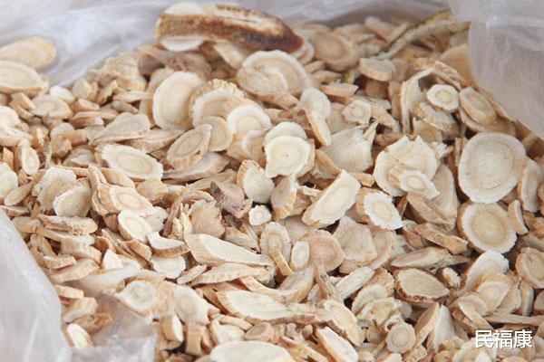 黄芪▲黄芪泡水喝，有什么好处？哪些人不能喝？早了解早健康