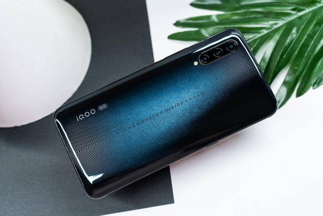 iqoo|你们放假，他加班！iQOO：周一公布加班成果