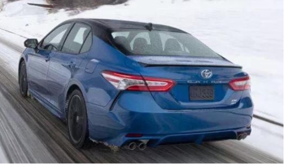 丰田凯美瑞|想买凯美瑞纠结于2.5还是2.0，日常代步有必要上2.5吗？