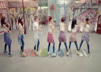 |“千万不要在班级群复制粘贴回复老师，家长们可长点心吧！”哈哈