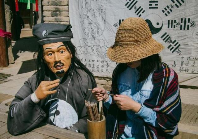 三十秒社汇 河北一女子为\＂解煞\＂，听信算命大师指导，与姐夫多次发生性关系