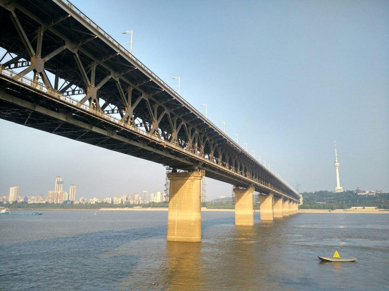 勇哥读史|武汉长江大桥上为什么会有军人和武警站岗执勤？