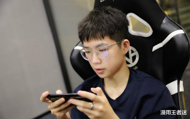 ts电竞|DYG闯入总决赛,久诚赛后采访:被TS嫌弃太弱,训练赛没打完跑了