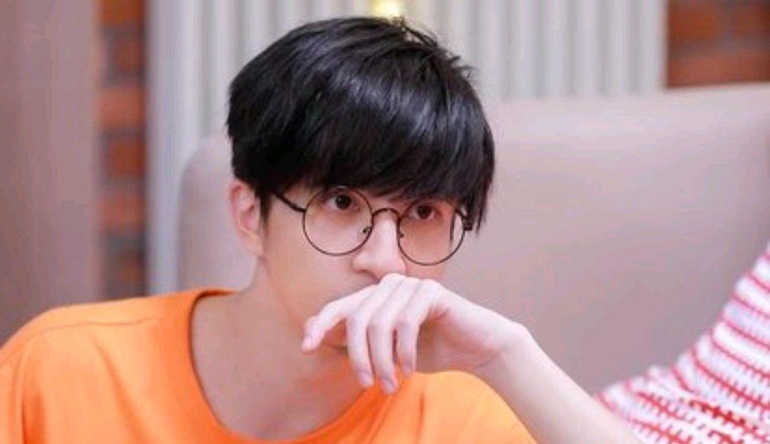 「薛之谦」薛之谦最新发布的一首歌,与郁可唯强强联手,每个音符都牵动人心