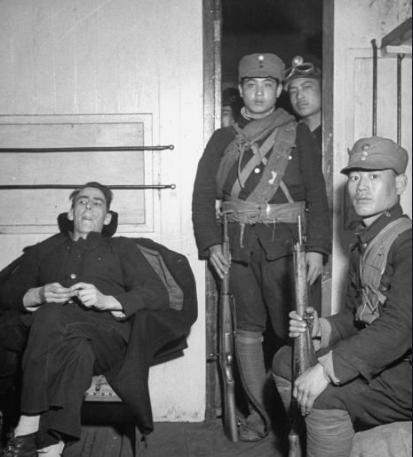 陈赓|陈赓人缘好，车上被敌军司令认出，却没有被点破，还送300块钱