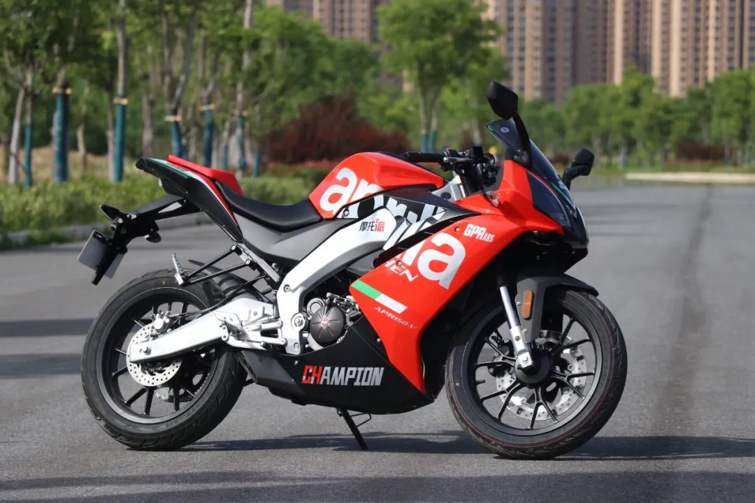 [动力]大虾拧车：首测2020款阿普利亚GPR150 ABS，还是那个味儿