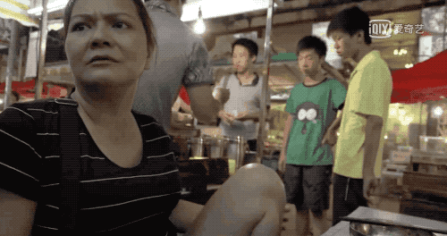 『摆摊』夜市老板一晚?收入上万：?摆摊赚钱的规矩，你不懂