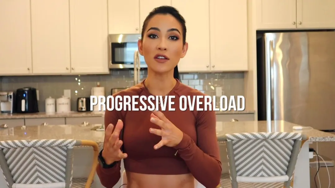 『腹肌锻炼』从平腹到明显腹肌，她是怎么做到的？