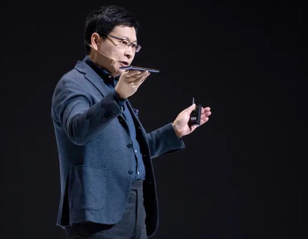 |余承东道出中美差距?美国赚70亿人的钱,中国主要赚14亿人的钱