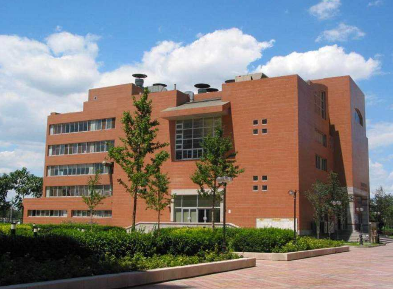 大学|国内“最难考”的三所大学，清北都甘拜下风，学生考上就容易做官