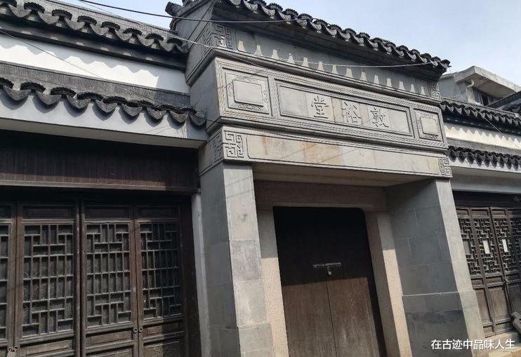 古镇:曾是上海最繁华古镇,现在被修葺一新,但却商铺关门游客稀少