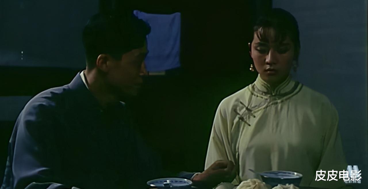 王志文|没想到，31岁女导演，带着28岁王志文26岁何冰，救了一座厂