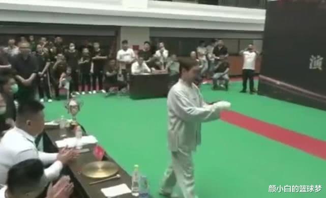 太极宗师：最新消息：马保国性命无忧！30秒被撂倒三次，裁判嘲讽实践出真知