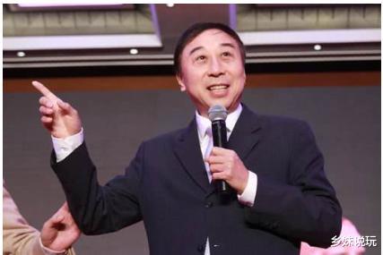 冯巩|当红时抛下冯巩，移居海外享清福的刘伟，为何会成为阶下囚？