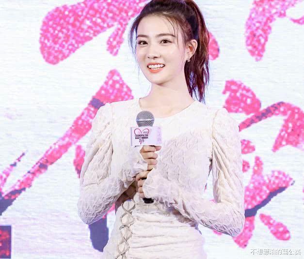 【徐璐】徐璐还不到90斤为何要减肥?看到她穿三分裤的腿型,找到答案了