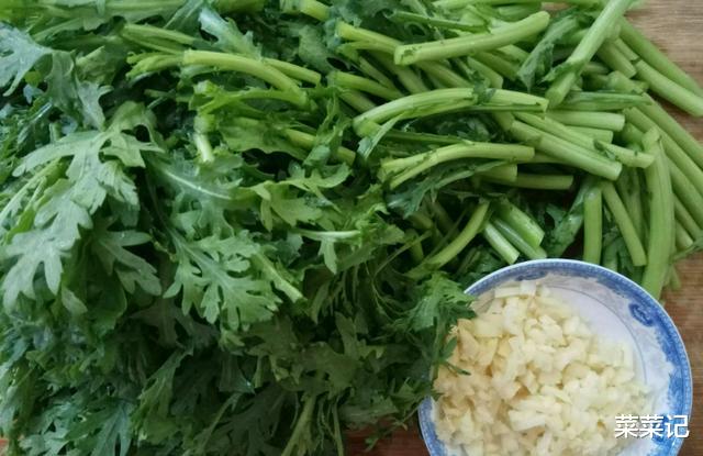 茼蒿|“它”是安眠菜，2块钱1斤，隔三差五吃一次，倒头就是一整夜